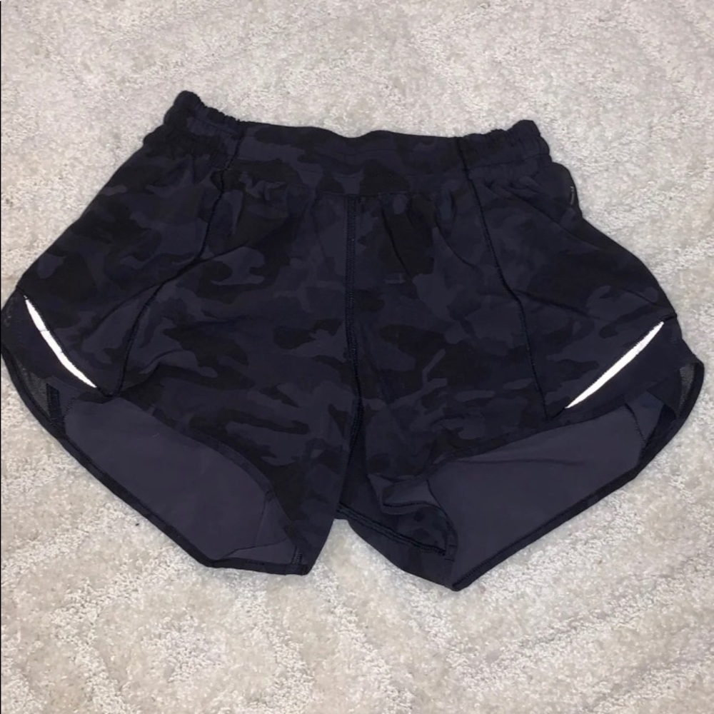 lululemon hotty hot shorts camo size 6
